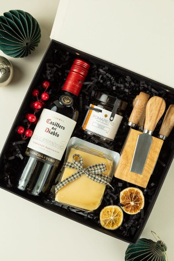 MBN011 - Caixa Gourmet com Vinho e Queijos - Kit de Natal