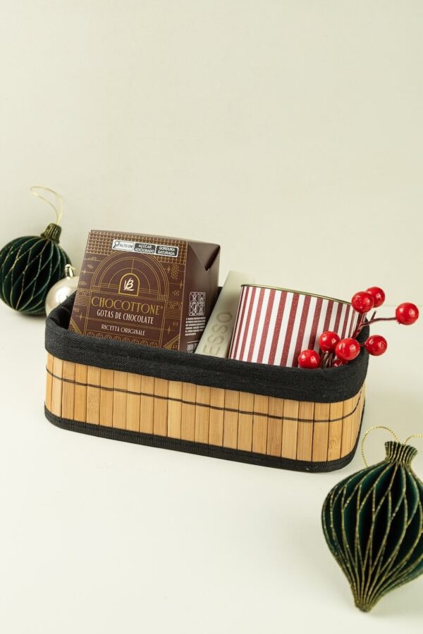 MBN012 - Cesta Natalina com Chocotone e Castanhas